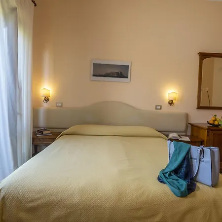 Il Roseto Готель типу 